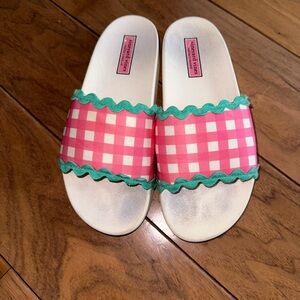 Vineyard Vines slides.